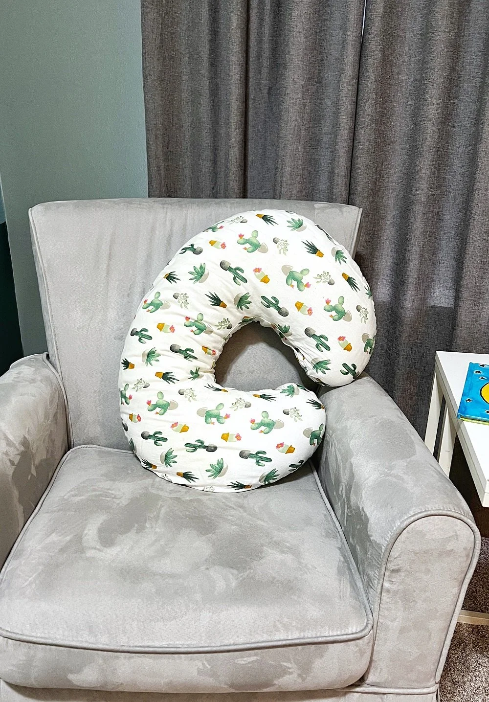 Best Nursing Pillow for Babies Boppy vs. My Brest Friend Which
